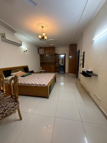 Living Room in 2 BHK Builder Floor at Dlf Phase ii – for Rent