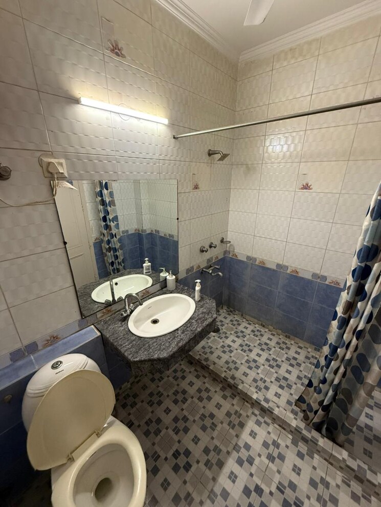 Bathroom, dlf phase ii 2 Bedroom 215 Sq.Ft. Builder Floor In Dlf Phase ii Gurgaon 9182641