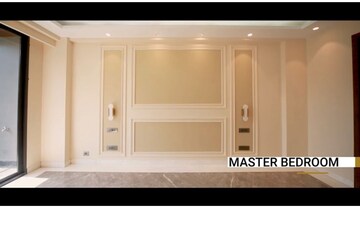 Building Lobby in 4 BHK Builder Floor at Qutub Plaza, Sector 26 – for Rent