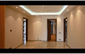 Room in 4 BHK Builder Floor at Qutub Plaza, Sector 26 – for Rent