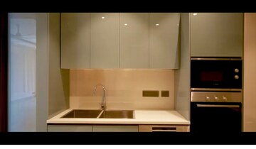 Furnished Amenities in 4 BHK Builder Floor at Qutub Plaza, Sector 26 – for Rent