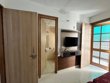 Building Lobby in 1 BHK Builder Floor at Sector 43 – for Rent