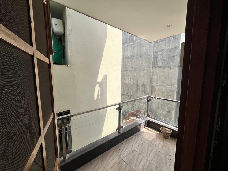 Balcony, sector 43 1 Bedroom 600 Sq.Ft. Builder Floor In Sector 43 Gurgaon 9182685