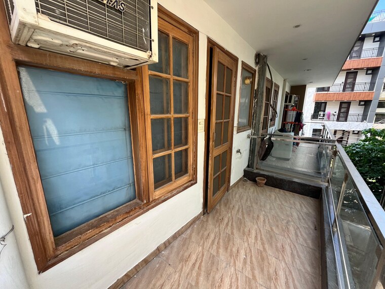 Room, sector 43 1 Bedroom 600 Sq.Ft. Builder Floor In Sector 43 Gurgaon 9182685