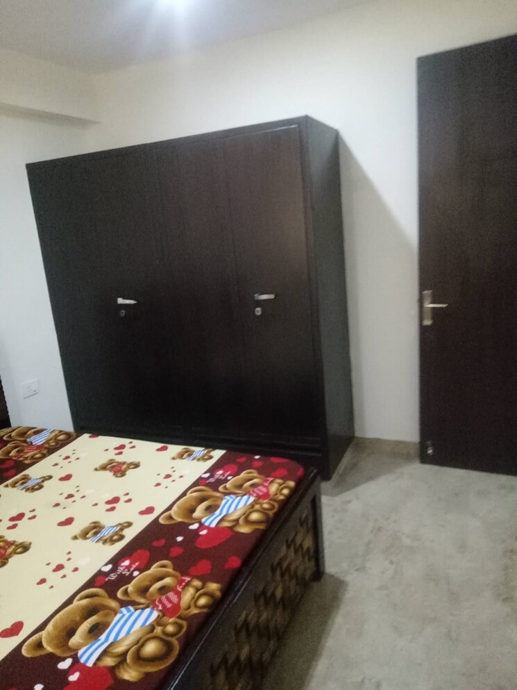 Bedroom, sector 43 1 Bedroom 600 Sq.Ft. Builder Floor In Sector 43 Gurgaon 9182709