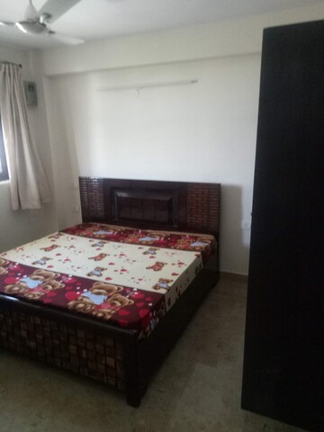 Bedroom in 1 BHK Builder Floor at Sector 43 – for Rent