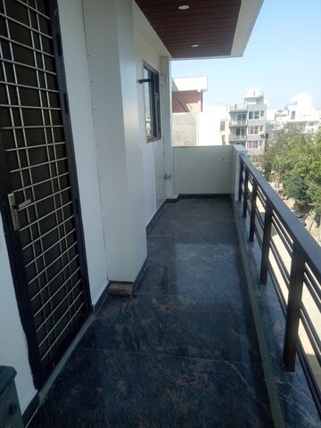 Balcony in 1 BHK Builder Floor at Sector 43 – for Rent