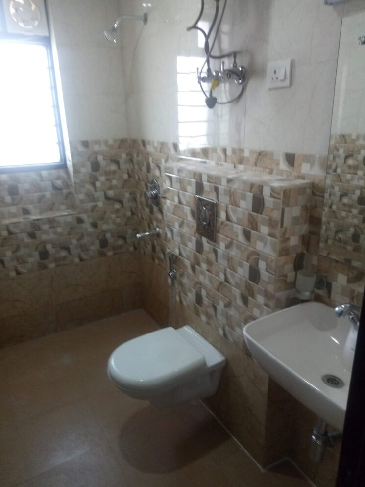 Bathroom, sector 43 1 Bedroom 600 Sq.Ft. Builder Floor In Sector 43 Gurgaon 9182709