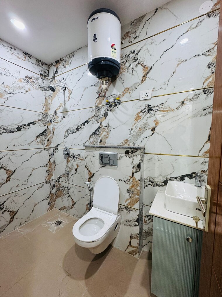 Bathroom, saket 3 Bedroom 1100 Sq.Ft. Builder Floor In Saket Delhi 9182763