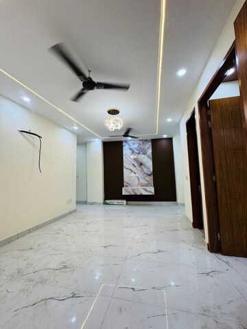 Furnished Amenities in 3 BHK Builder Floor at Saket – for Rent