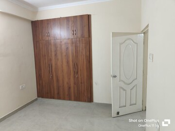 Room in 3 BHK Apartment at Silver Line H Block, Chinhat – for Rent