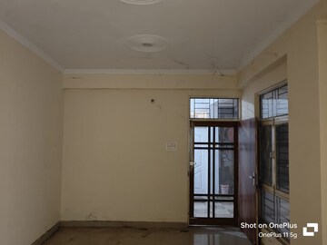 Room in 3 BHK Apartment at Silver Line H Block, Chinhat – for Rent