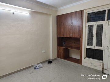 Room in 3 BHK Apartment at Silver Line H Block, Chinhat – for Rent