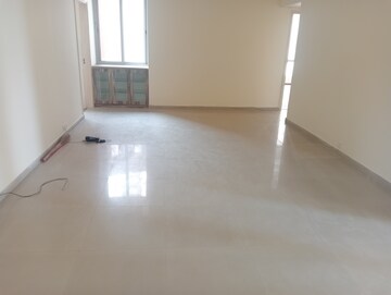 Room in 3.5 BHK Apartment at Unitech Uniworld Gardens, Sector 47 – for Rent
