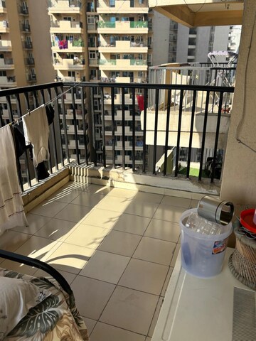 Team Area in 2 BHK Apartment at Gaur City 2 - 14th Avenue, Sector 16c Greater Noida – for Rent