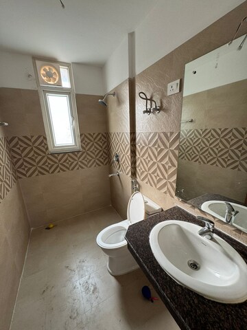 Bathroom in 3.5 BHK Apartment at Sector 4 Greater Noida – for Rent