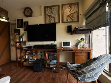 Room in 4 BHK Apartment at Silver Arch Eden woods, Andheri West – for Sale
