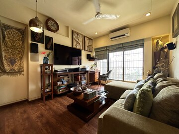 Living Room in 4 BHK Apartment at Silver Arch Eden woods, Andheri West – for Sale
