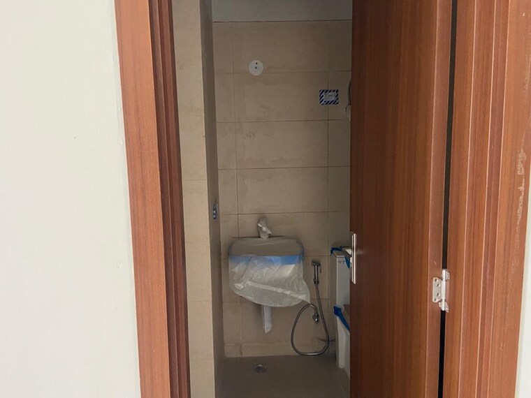 Bathroom, central-park-lake-front-towers 3 Bedroom 1789 Sq.Ft. Apartment In Sohna Sector 33 Gurgaon 9182903