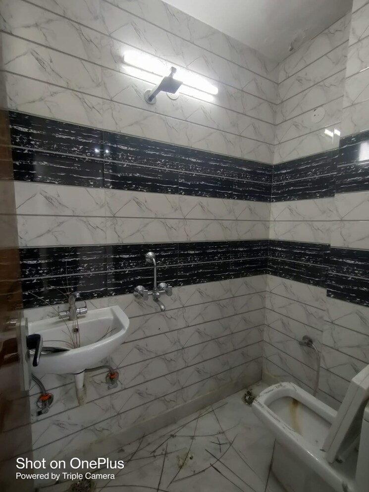 Bathroom, dwarka mor 2 Bedroom 630 Sq.Ft. Builder Floor In Dwarka Mor Delhi 9182957