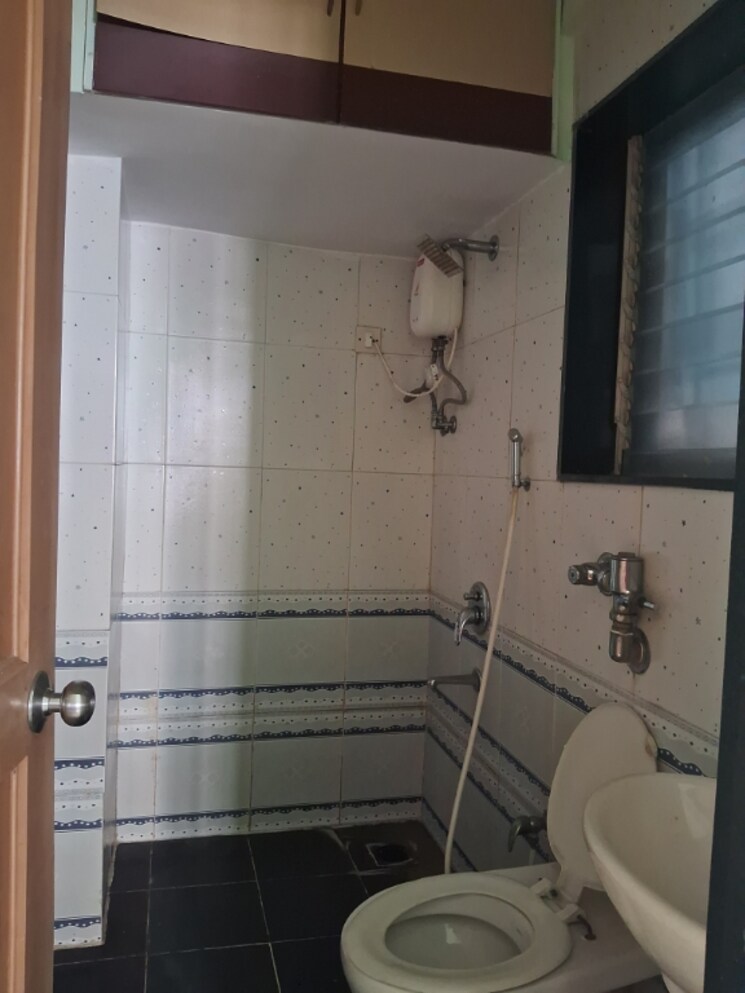 Bathroom, dosti-lotus 2 Bedroom 580 Sq.Ft. Apartment In Wadala Mumbai 9183010