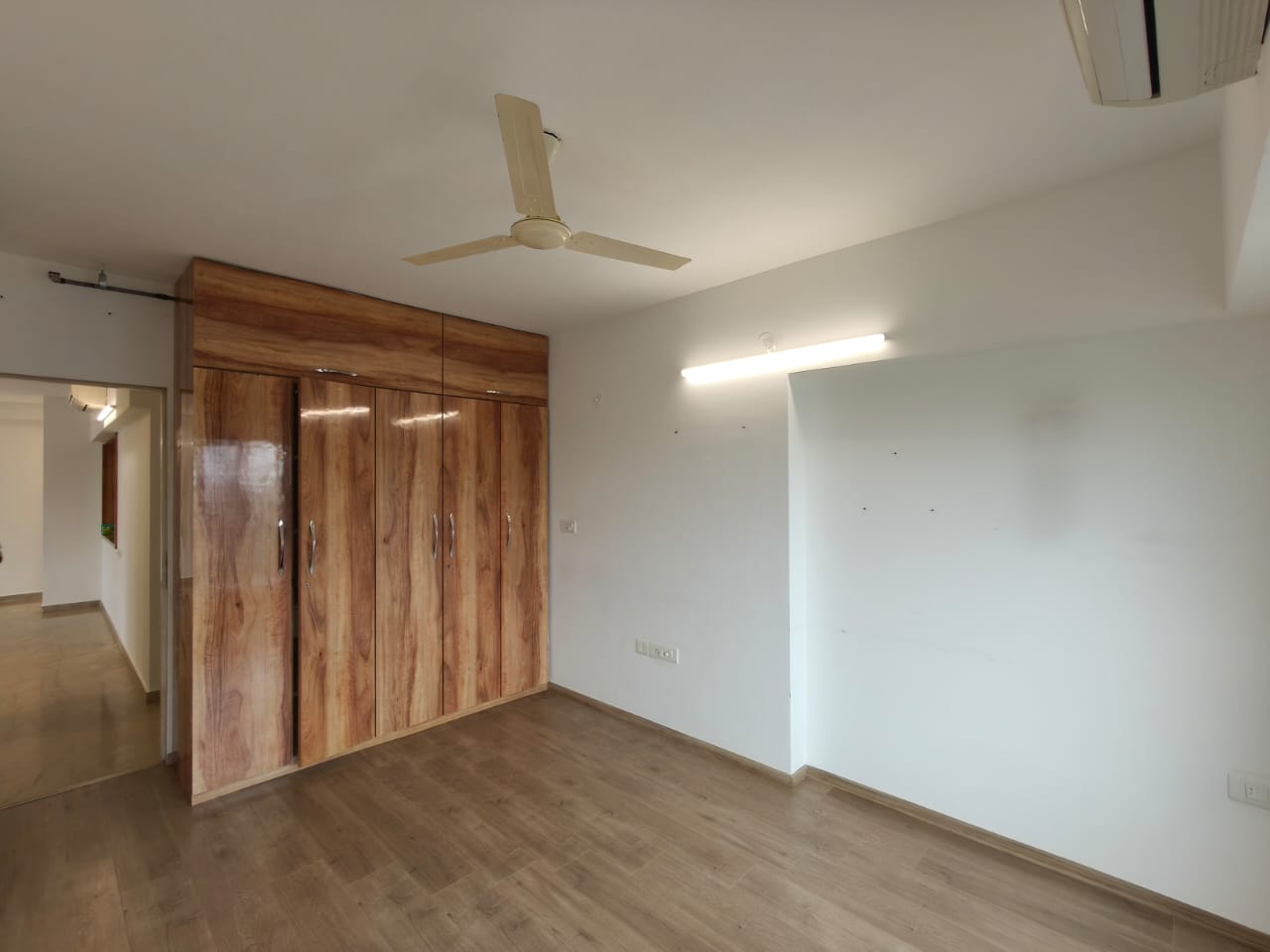 3 BHK + Pooja Room,Extra Room Apartment For Rent in Adani Ten BKC