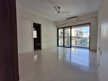 Room in 2 BHK Apartment at Kalpataru Radiance, Goregaon West – for Rent