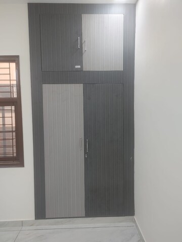 Building Lobby in 2.5 BHK Apartment at Shalimar Oneworld Vista, Gomti Nagar – for Sale
