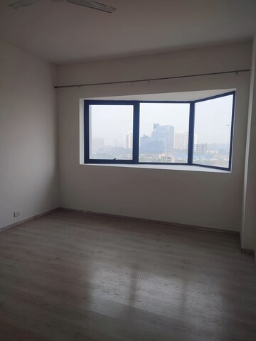 Room in 3 BHK Apartment at Ireo Skyon, Sector 60 – for Rent