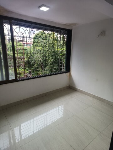 Room in 1.5 BHK Apartment at Tulshidham Complex, Thane West – for Rent