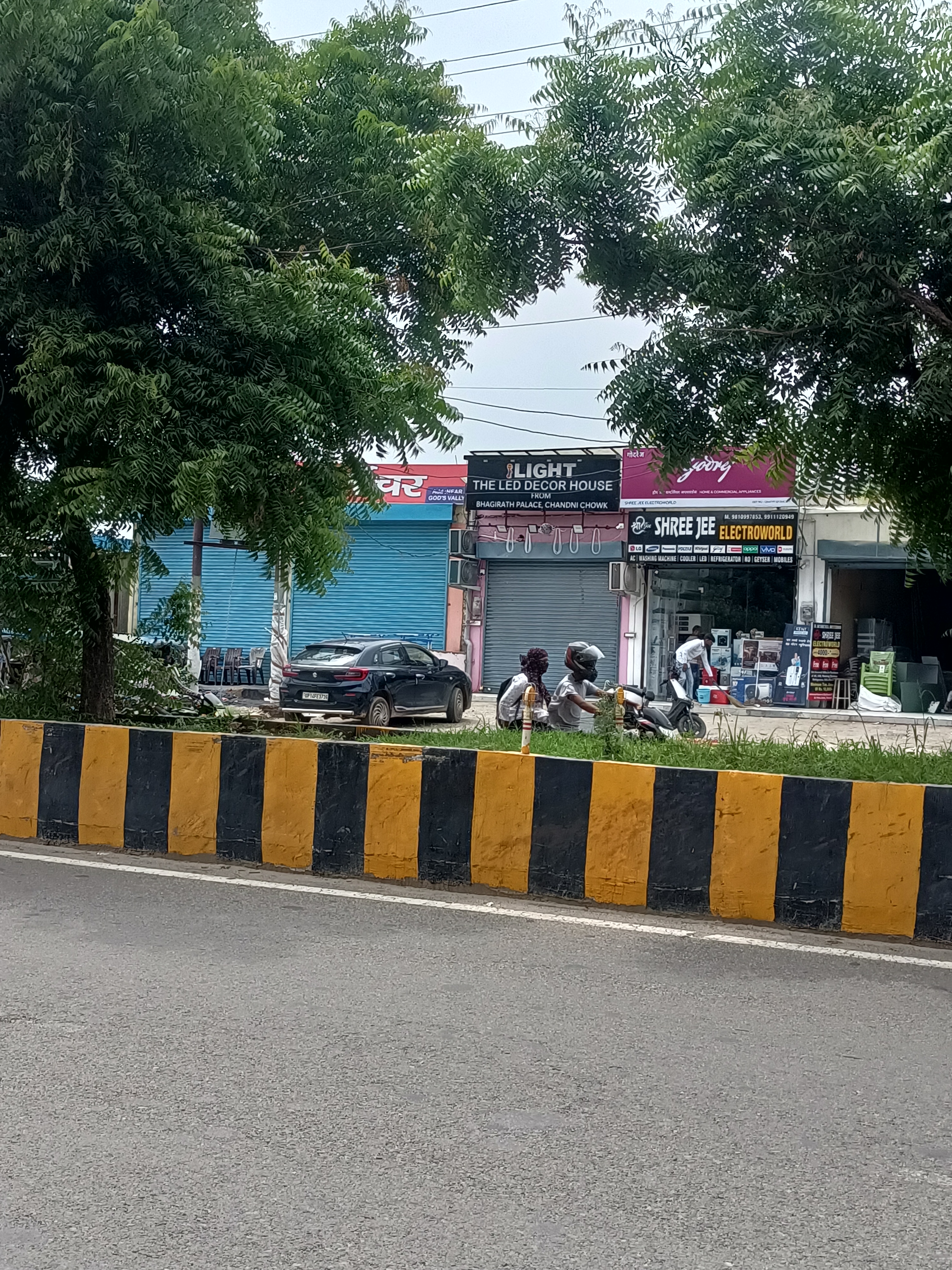 Retail Shop For Sale in Raj Garden City 