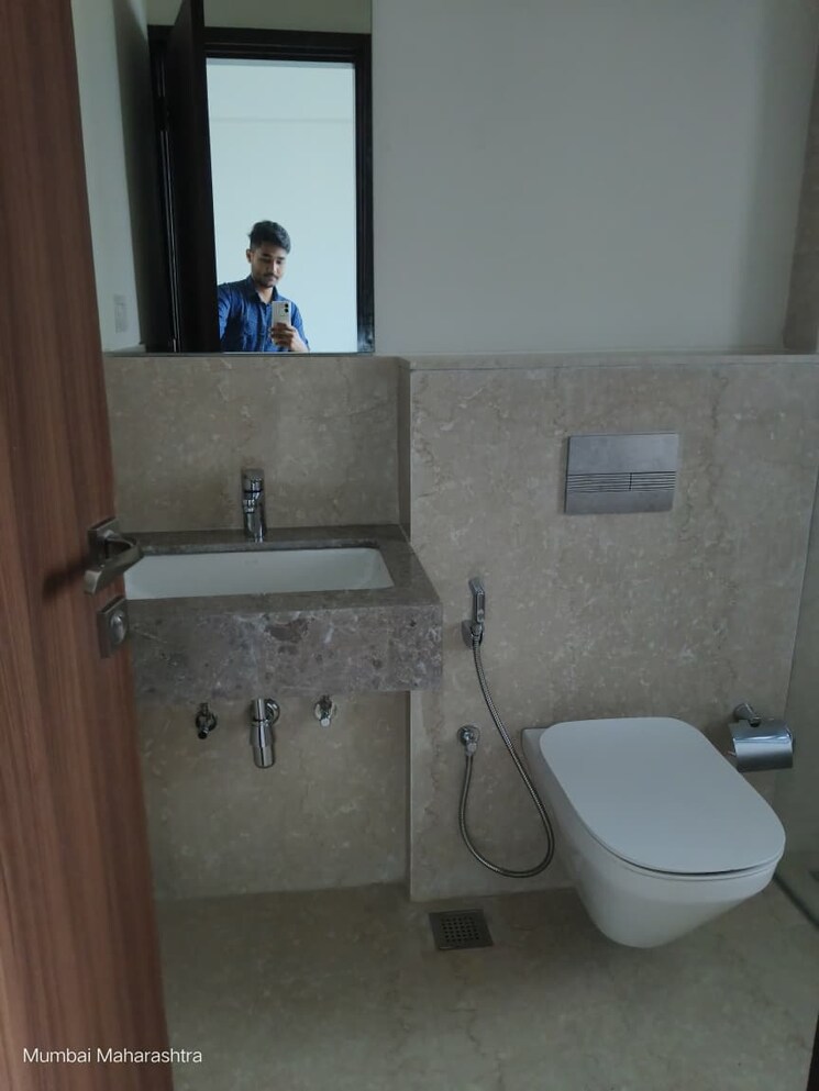 Bathroom, piramal-mahalaxmi 2 Bedroom 740 Sq.Ft. Apartment In Mahalaxmi Mumbai 9183146