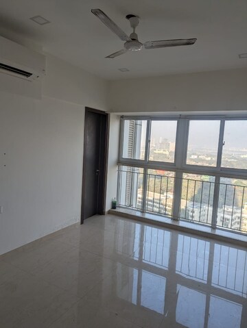 Room in 2 BHK Apartment at Lodha Venezia, Parel – for Rent