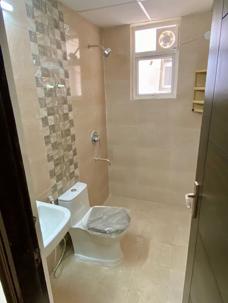 Bathroom, signature-global-park 3 Bedroom 1120 Sq.Ft. Builder Floor In Sohna Sector 36 Gurgaon 9183217
