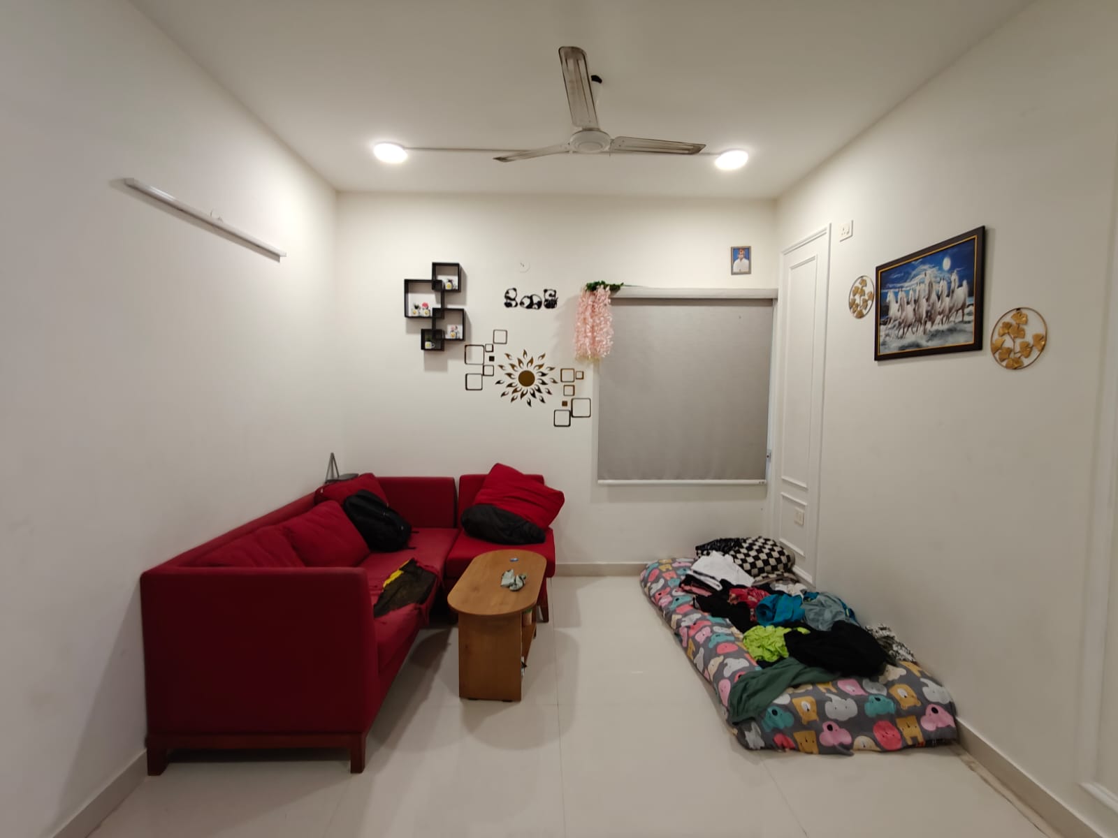 2 BHK Apartment For Rent in Paramount Hill County