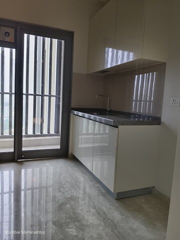 Room in 2 BHK Apartment at Piramal Aranya, Byculla – for Rent
