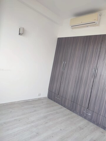 Room in 4 BHK Apartment at Ireo Skyon, Sector 60 – for Rent
