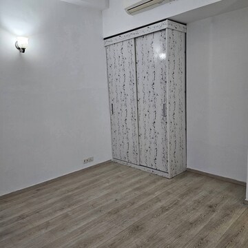 Room in 4 BHK Apartment at Ireo Skyon, Sector 60 – for Rent