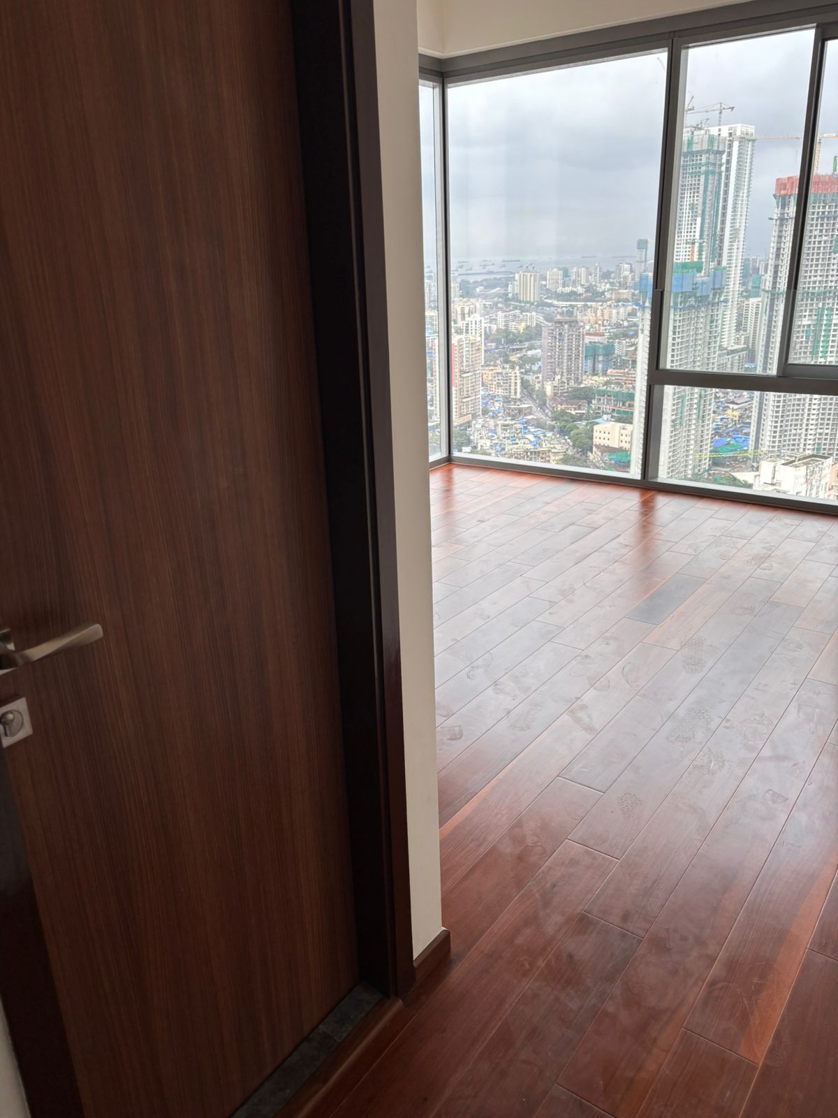 2 BHK + Servant Room Apartment For Rent in Lodha The Park