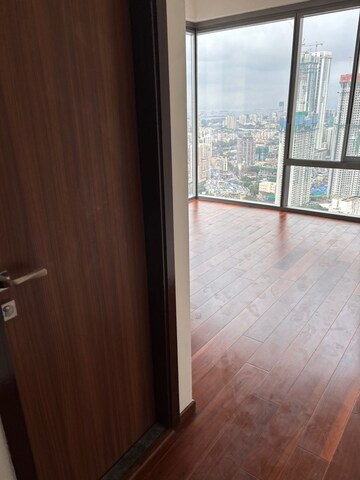 Room in 2 BHK Apartment at Lodha The Park, Worli – for Rent