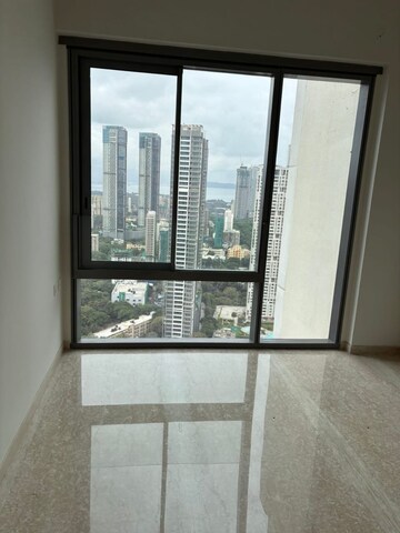 Room in 2 BHK Apartment at Lodha The Park, Worli – for Rent