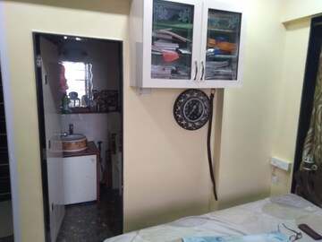 Room in 2 BHK Apartment at Lower Parel – for Rent