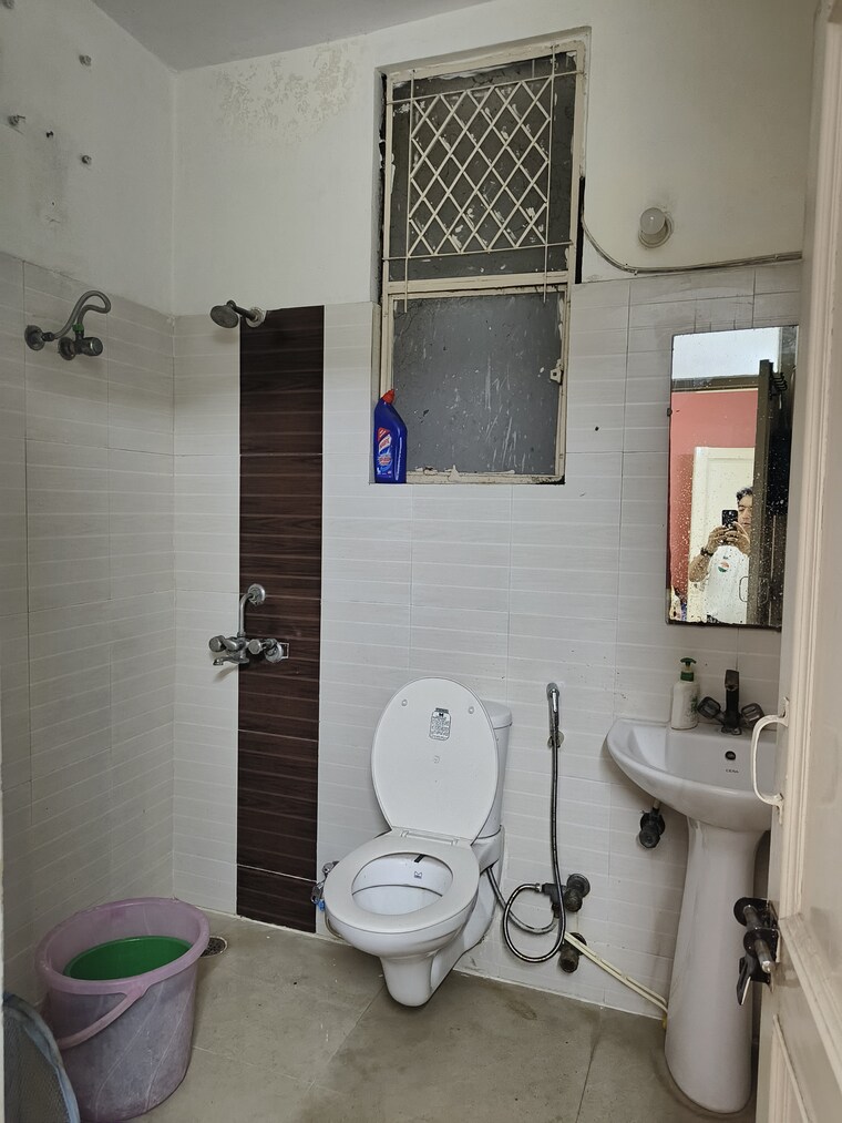 Bathroom, malviya nagar 1 Bedroom 450 Sq.Ft. Builder Floor In Malviya Nagar Delhi 9183290