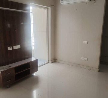 Room in 3 BHK Apartment at Motiaz Royal Citi, Ambala Highway – for Rent