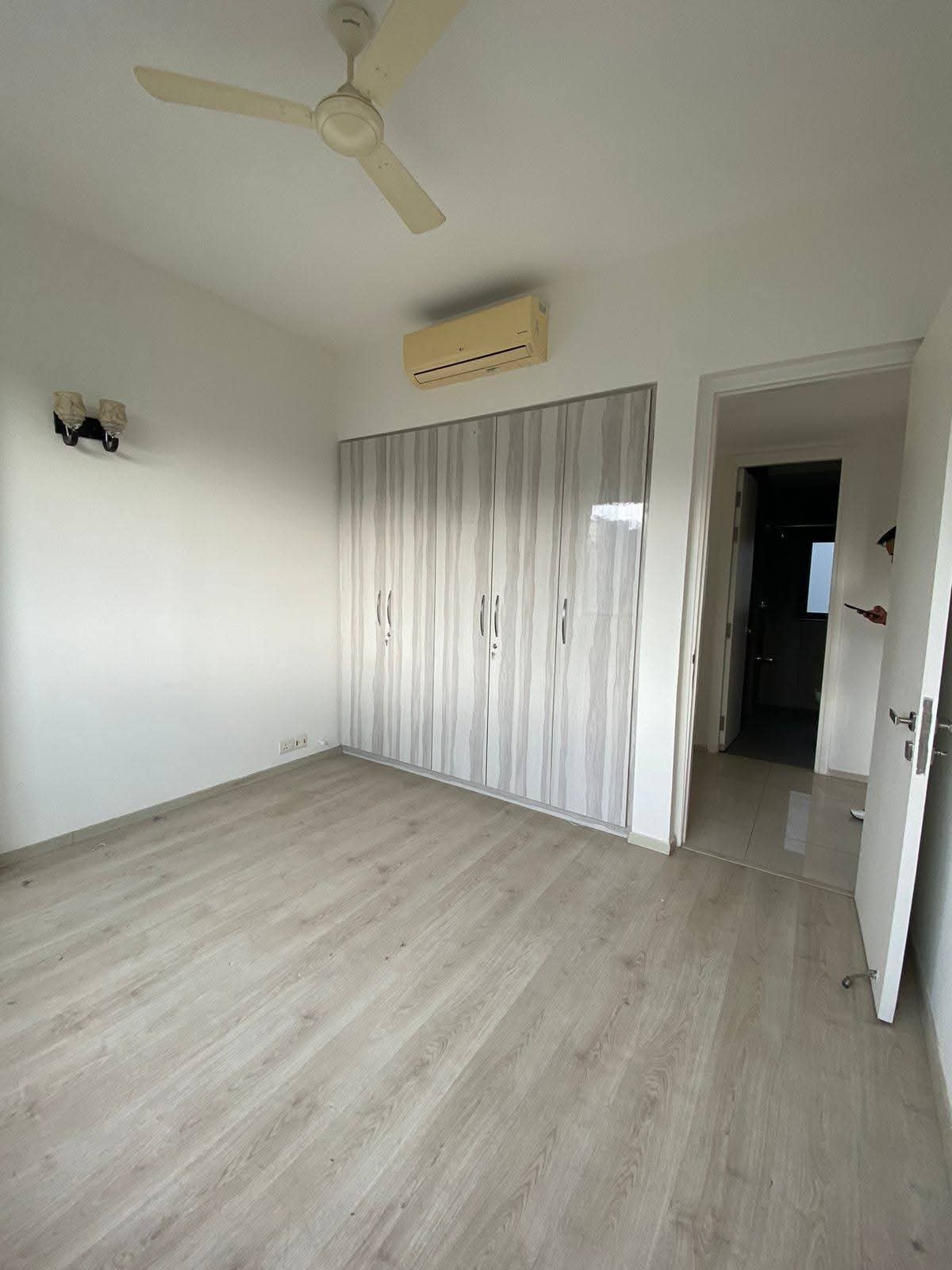 3 BHK + Servant Room Apartment For Rent in Ireo City IF