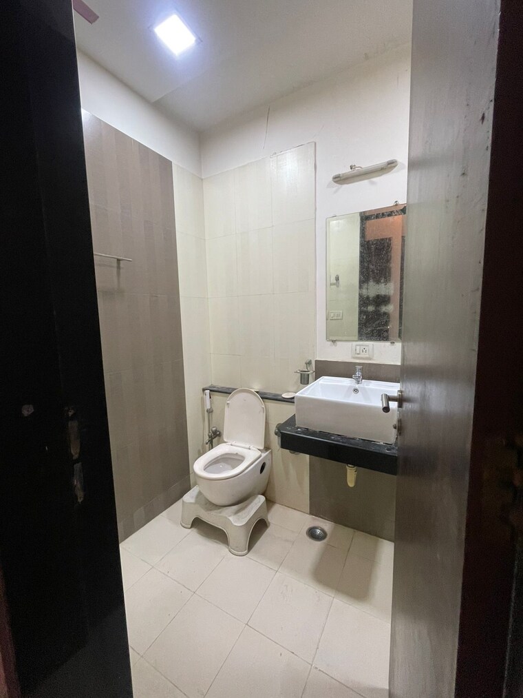 Bathroom, vihang-valley-phase-3 2 Bedroom 1000 Sq.Ft. Apartment In Kasarvadavali Thane 9183301