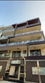 3 BHK + Pooja Room,Study Room 410 Sq.Yd. Builder Floor in Parklands