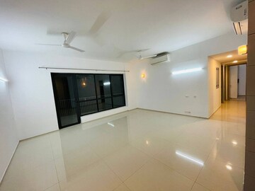 Furnished Amenities in 4 BHK Apartment at Ireo City IF, Sector 60 – for Rent