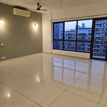 Room in 4 BHK Apartment at Ireo City IF, Sector 60 – for Rent