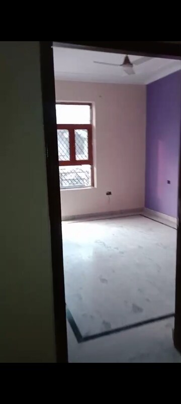 Room in 3 BHK Builder Floor at Ashoka Enclave Faridabad, Sector 34 – for Rent